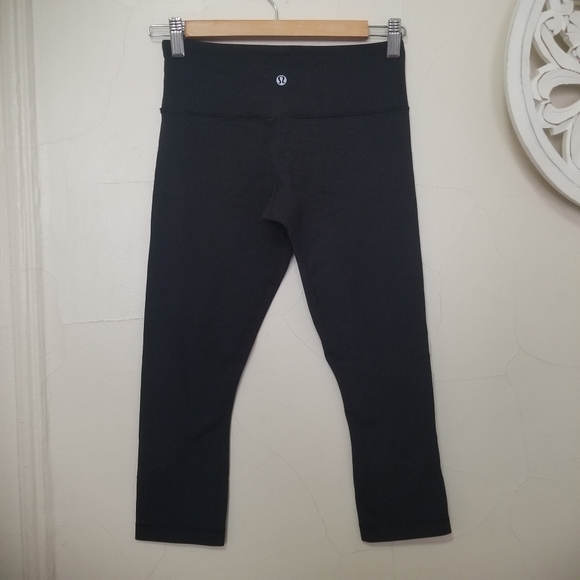 lululemon athletica Pants - Lululemon size 4 cropped leggings lululemon athletica Pants - Lululemon size 4 cropped leggings